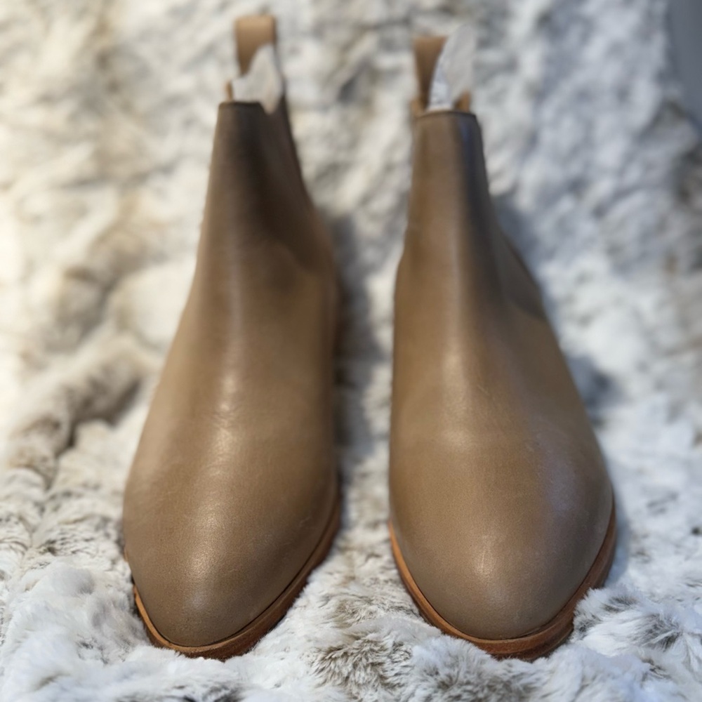 Nisolo NWT Almond Chelsea Boots 9.5
